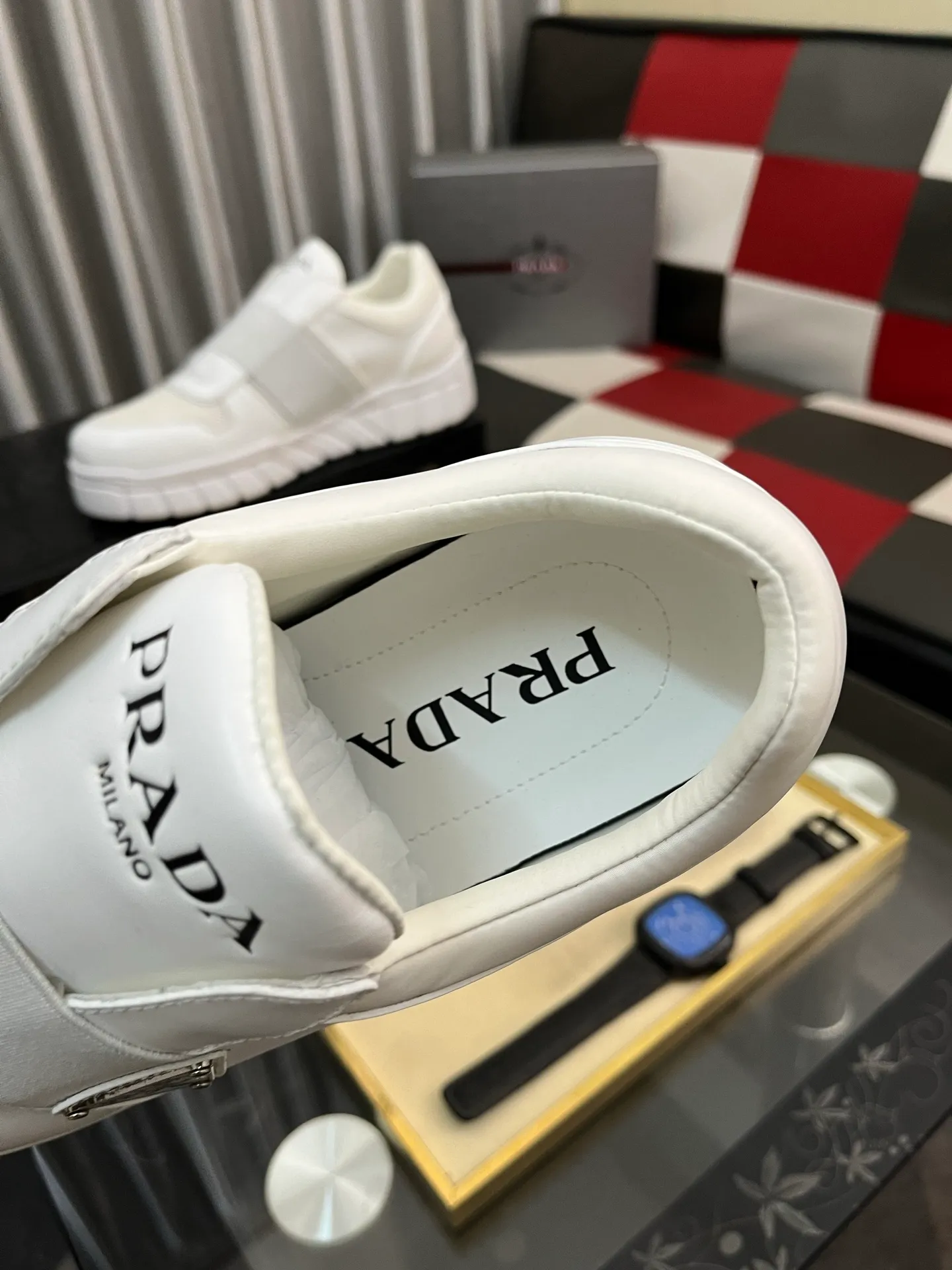 Men's shoes 💰: 560⌚⌚ high version. High-quality new PRADA counters are launched simultaneously. The new men's shoes and 😘 fabrics are selected from first-layer cowhide. Lining: Imported cowhide leather lining. 👍🏿High-end☄️Open-molded non-slip rubber outsole, exquisite lines, simple and elegant, comfortable and high-end for leisure travel. Number of yards: 38 to 44. (Can be customized for 45 non-refundable)